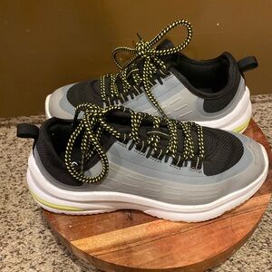 Boys athletic works size 13